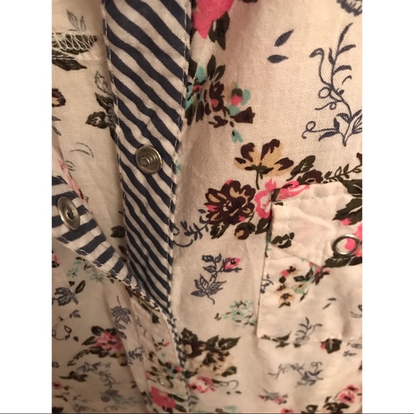 Floral Button-Up Long-Sleeve - Picture 3 of 4
